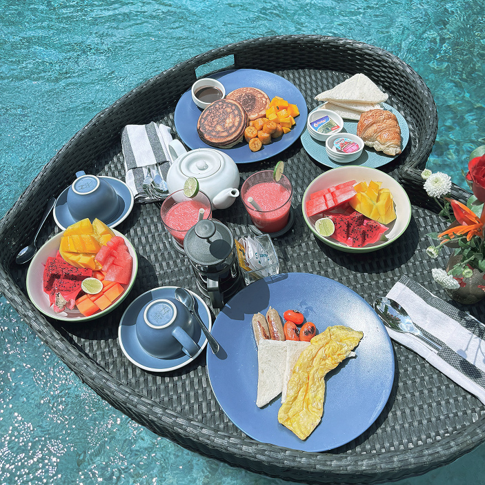 Signature Floating Breakfast