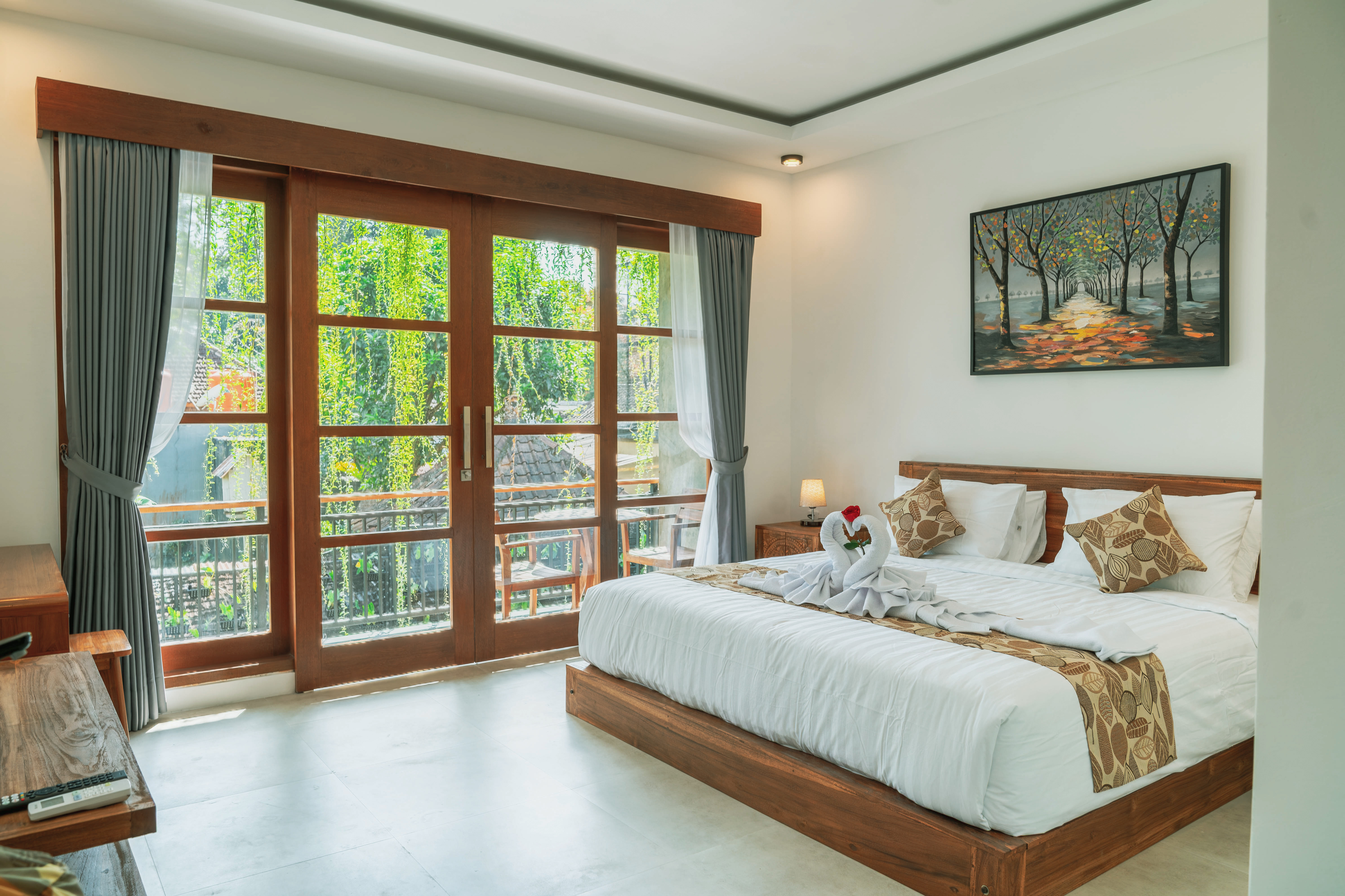 Upper Suite Bed & Swan Setup